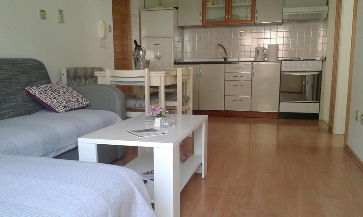Apartman Loza Klek Eksteriør bilde